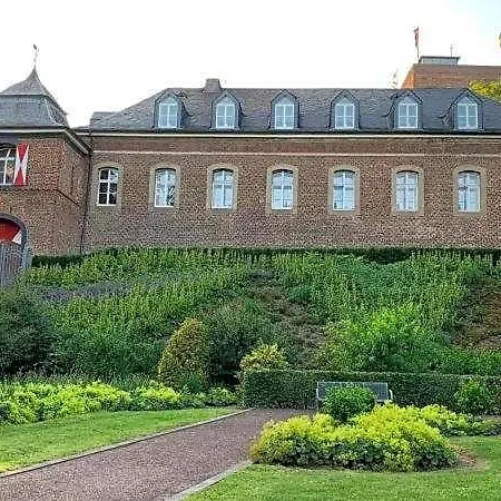 Burg 4*