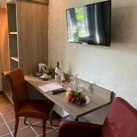 Burg 4*